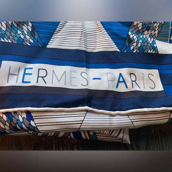 HERMES Patchwork Horse Silk Shawl Scarf - Picture 3 of 11